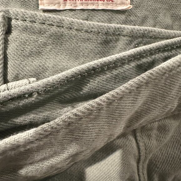 Levi’s Women’s Cargo Pants - Picture 8 of 8